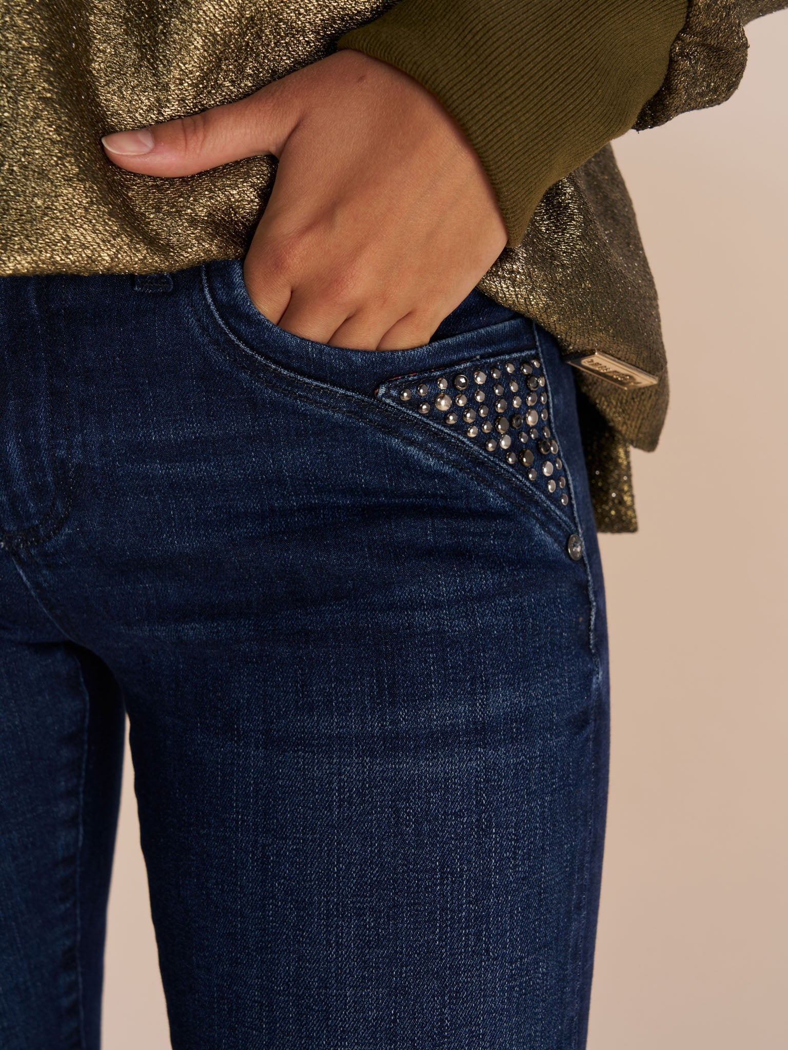 Modelshot / Dark Blue / Detail